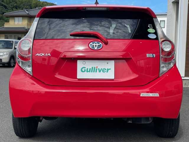 トヨタ アクア G 静岡県 2013(平25)年 10.4万km スーパーレッドⅤ ECOモード/EVモード/シートヒーター/ETC/Bluetooth/フルセグTV/社外アルミホイール/純正ナビ/純正フロアマット/ハイブリッド/プッシュスタート