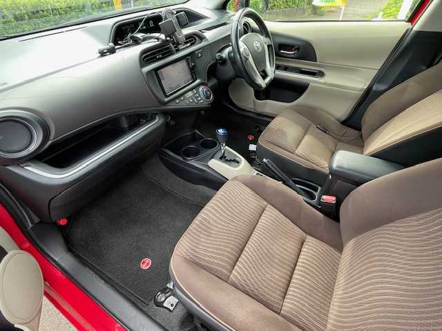 トヨタ アクア G 静岡県 2013(平25)年 10.4万km スーパーレッドⅤ ECOモード/EVモード/シートヒーター/ETC/Bluetooth/フルセグTV/社外アルミホイール/純正ナビ/純正フロアマット/ハイブリッド/プッシュスタート