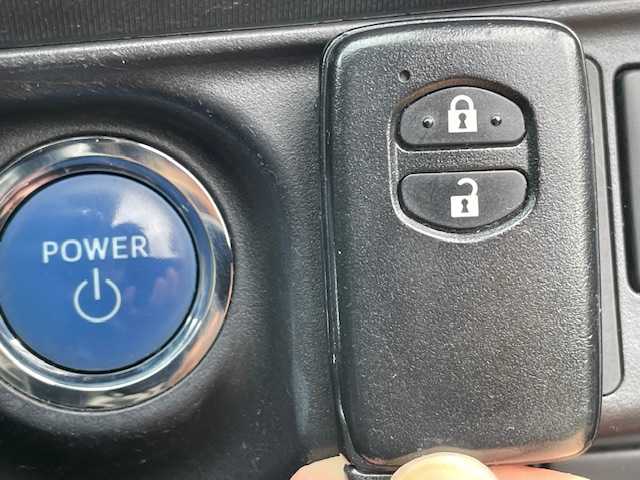 トヨタ アクア G 静岡県 2013(平25)年 10.4万km スーパーレッドⅤ ECOモード/EVモード/シートヒーター/ETC/Bluetooth/フルセグTV/社外アルミホイール/純正ナビ/純正フロアマット/ハイブリッド/プッシュスタート