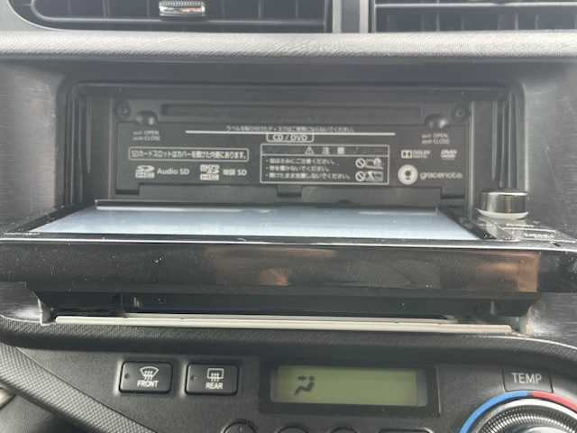 トヨタ アクア G 静岡県 2013(平25)年 10.4万km スーパーレッドⅤ ECOモード/EVモード/シートヒーター/ETC/Bluetooth/フルセグTV/社外アルミホイール/純正ナビ/純正フロアマット/ハイブリッド/プッシュスタート