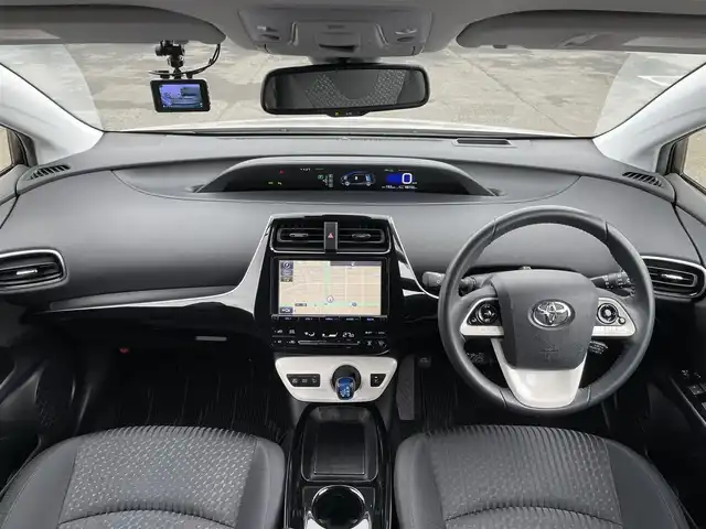 トヨタ プリウス A 道央・札幌 2016(平28)年 4.7万km スティールブロンドM ４WD/寒冷地仕様/純正ディーラーOPナビ/CD/DVD/BT/フルセグ/トヨタセーフティセンス/プリクラッシュセーフティ/横滑り防止装置/レーダークルーズコントロール/レーンキープアシスト/パーキングアシスト/クリアランスソナー/ブラインドスポットモニター/バックカメラ/ビルトインETC/ドライブレコーダー/自動防眩ミラー/EVMODE/DRIVEMODE切替/ワイパーデアイサー/ヘッドアップディスプレイ/革巻きステアリング/ステアリングリモコン/プッシュスタート/スマートキー/LEDヘッドライト/オートライト/オートハイビーム/フォグランプ/電動格納ミラー/ヒーテッドドアミラー/ウィンカーミラー/純正フロアマット/ドアバイザー/社外AW付冬タイヤ積込/195/65/R15/2022年/山6mm