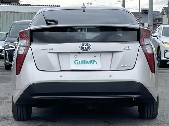 トヨタ プリウス A 道央・札幌 2016(平28)年 4.7万km スティールブロンドM ４WD/寒冷地仕様/純正ディーラーOPナビ/CD/DVD/BT/フルセグ/トヨタセーフティセンス/プリクラッシュセーフティ/横滑り防止装置/レーダークルーズコントロール/レーンキープアシスト/パーキングアシスト/クリアランスソナー/ブラインドスポットモニター/バックカメラ/ビルトインETC/ドライブレコーダー/自動防眩ミラー/EVMODE/DRIVEMODE切替/ワイパーデアイサー/ヘッドアップディスプレイ/革巻きステアリング/ステアリングリモコン/プッシュスタート/スマートキー/LEDヘッドライト/オートライト/オートハイビーム/フォグランプ/電動格納ミラー/ヒーテッドドアミラー/ウィンカーミラー/純正フロアマット/ドアバイザー/社外AW付冬タイヤ積込/195/65/R15/2022年/山6mm