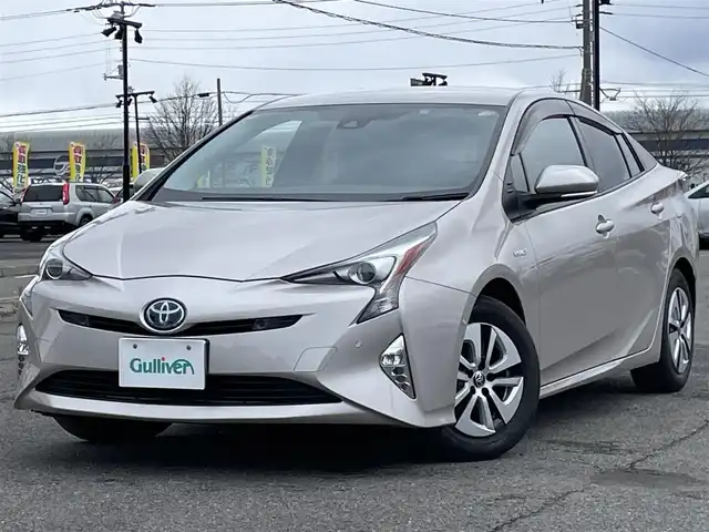 トヨタ プリウス A 道央・札幌 2016(平28)年 4.7万km スティールブロンドM ４WD/寒冷地仕様/純正ディーラーOPナビ/CD/DVD/BT/フルセグ/トヨタセーフティセンス/プリクラッシュセーフティ/横滑り防止装置/レーダークルーズコントロール/レーンキープアシスト/パーキングアシスト/クリアランスソナー/ブラインドスポットモニター/バックカメラ/ビルトインETC/ドライブレコーダー/自動防眩ミラー/EVMODE/DRIVEMODE切替/ワイパーデアイサー/ヘッドアップディスプレイ/革巻きステアリング/ステアリングリモコン/プッシュスタート/スマートキー/LEDヘッドライト/オートライト/オートハイビーム/フォグランプ/電動格納ミラー/ヒーテッドドアミラー/ウィンカーミラー/純正フロアマット/ドアバイザー/社外AW付冬タイヤ積込/195/65/R15/2022年/山6mm