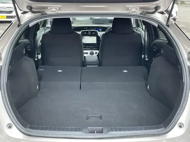 トヨタ プリウス A 道央・札幌 2016(平28)年 4.7万km スティールブロンドM ４WD/寒冷地仕様/純正ディーラーOPナビ/CD/DVD/BT/フルセグ/トヨタセーフティセンス/プリクラッシュセーフティ/横滑り防止装置/レーダークルーズコントロール/レーンキープアシスト/パーキングアシスト/クリアランスソナー/ブラインドスポットモニター/バックカメラ/ビルトインETC/ドライブレコーダー/自動防眩ミラー/EVMODE/DRIVEMODE切替/ワイパーデアイサー/ヘッドアップディスプレイ/革巻きステアリング/ステアリングリモコン/プッシュスタート/スマートキー/LEDヘッドライト/オートライト/オートハイビーム/フォグランプ/電動格納ミラー/ヒーテッドドアミラー/ウィンカーミラー/純正フロアマット/ドアバイザー/社外AW付冬タイヤ積込/195/65/R15/2022年/山6mm