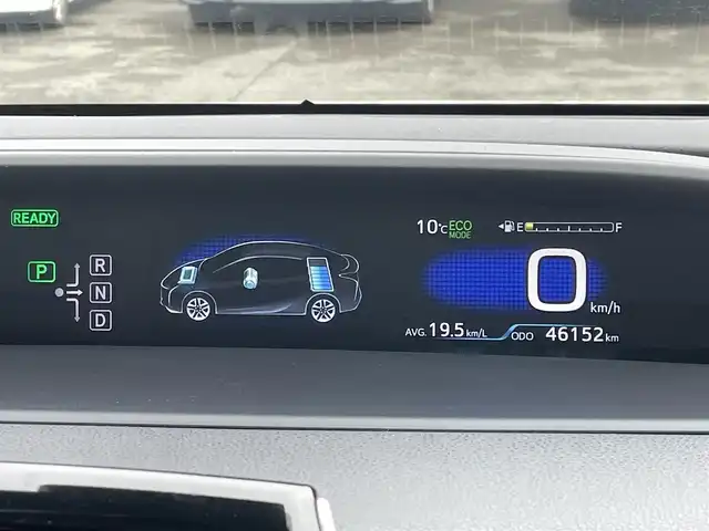 トヨタ プリウス A 道央・札幌 2016(平28)年 4.7万km スティールブロンドM ４WD/寒冷地仕様/純正ディーラーOPナビ/CD/DVD/BT/フルセグ/トヨタセーフティセンス/プリクラッシュセーフティ/横滑り防止装置/レーダークルーズコントロール/レーンキープアシスト/パーキングアシスト/クリアランスソナー/ブラインドスポットモニター/バックカメラ/ビルトインETC/ドライブレコーダー/自動防眩ミラー/EVMODE/DRIVEMODE切替/ワイパーデアイサー/ヘッドアップディスプレイ/革巻きステアリング/ステアリングリモコン/プッシュスタート/スマートキー/LEDヘッドライト/オートライト/オートハイビーム/フォグランプ/電動格納ミラー/ヒーテッドドアミラー/ウィンカーミラー/純正フロアマット/ドアバイザー/社外AW付冬タイヤ積込/195/65/R15/2022年/山6mm