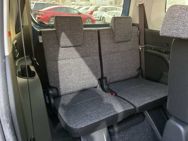 トヨタ シエンタ ハイブリッド Z 山形県 2022(令4)年 9.6万km グレイッシュブルー 4WD/Toyota Safety Sense/・プリクラッシュセーフティ/・レーントレーシングアシスト/・レーダークルーズコントロール/・ロードサインアシスト/・発進遅れ告知機能/・プロアクティブドライビングアシスト/・オートマチックハイビーム/ブラインドスポットモニター/純正10.5インチディスプレイオーディオ/BT.USB.MiraCast/全周囲カメラ/フルセグ/両側パワースライドドア/シートヒーター/ステアリングヒーター/ETC2.0/前後ドライブレコーダー/LEDヘッドライト/AC100V(1500W)/タイプC急速充電ポート/プッシュスタート/スマートキーｘ２