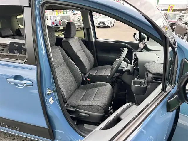 トヨタ シエンタ ハイブリッド Z 宮城県 2024(令6)年 0.7万km グレイッシュブルー コンフォートパッケージ/・IRカット機能付ガラス/・ステアリングヒーター/・シートヒーター（運転席/助手席）/DVD/CD/＝＝＝/セーフティセンス/・プリクラッシュセーフティ/・レーントレーシングアシスト/・レーンディパーチャーアラート/・レーダークルーズコントロール/・アダプティブハイビーム獅子打てむ/・ロードサインアシスト/・ドライバー異常時対応システム/・プロアクティブドライビングアシスト/・発進遅れ告知機能/パーキングサポートブレーキ（前後方静止物/後方接近車両）/BSM/ディスプレイオーディオプラス/・コネクティッドナビ対応10.5インチディスプレイ/・車載ナビ/・Bluetooth/・フルセグTV/・AppleCarPlay/AndroidAuto/ビルトインETC/ドライブレコーダー/ハンズフリーパワースライドドア（両側）/革巻きステアリング/ステアリングスイッチ/LEDヘッドランプ/オートライト/電動格納ミラー/フロアマット/ドアバイザー/W/サイド/カーテンエアバッグ