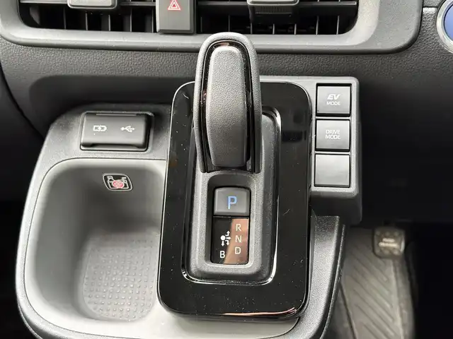 トヨタ シエンタ ハイブリッド Z 宮城県 2024(令6)年 0.7万km グレイッシュブルー コンフォートパッケージ/・IRカット機能付ガラス/・ステアリングヒーター/・シートヒーター（運転席/助手席）/DVD/CD/＝＝＝/セーフティセンス/・プリクラッシュセーフティ/・レーントレーシングアシスト/・レーンディパーチャーアラート/・レーダークルーズコントロール/・アダプティブハイビーム獅子打てむ/・ロードサインアシスト/・ドライバー異常時対応システム/・プロアクティブドライビングアシスト/・発進遅れ告知機能/パーキングサポートブレーキ（前後方静止物/後方接近車両）/BSM/ディスプレイオーディオプラス/・コネクティッドナビ対応10.5インチディスプレイ/・車載ナビ/・Bluetooth/・フルセグTV/・AppleCarPlay/AndroidAuto/ビルトインETC/ドライブレコーダー/ハンズフリーパワースライドドア（両側）/革巻きステアリング/ステアリングスイッチ/LEDヘッドランプ/オートライト/電動格納ミラー/フロアマット/ドアバイザー/W/サイド/カーテンエアバッグ