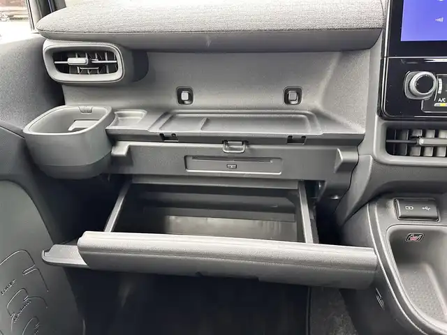 トヨタ シエンタ ハイブリッド Z 宮城県 2024(令6)年 0.7万km グレイッシュブルー コンフォートパッケージ/・IRカット機能付ガラス/・ステアリングヒーター/・シートヒーター（運転席/助手席）/DVD/CD/＝＝＝/セーフティセンス/・プリクラッシュセーフティ/・レーントレーシングアシスト/・レーンディパーチャーアラート/・レーダークルーズコントロール/・アダプティブハイビーム獅子打てむ/・ロードサインアシスト/・ドライバー異常時対応システム/・プロアクティブドライビングアシスト/・発進遅れ告知機能/パーキングサポートブレーキ（前後方静止物/後方接近車両）/BSM/ディスプレイオーディオプラス/・コネクティッドナビ対応10.5インチディスプレイ/・車載ナビ/・Bluetooth/・フルセグTV/・AppleCarPlay/AndroidAuto/ビルトインETC/ドライブレコーダー/ハンズフリーパワースライドドア（両側）/革巻きステアリング/ステアリングスイッチ/LEDヘッドランプ/オートライト/電動格納ミラー/フロアマット/ドアバイザー/W/サイド/カーテンエアバッグ