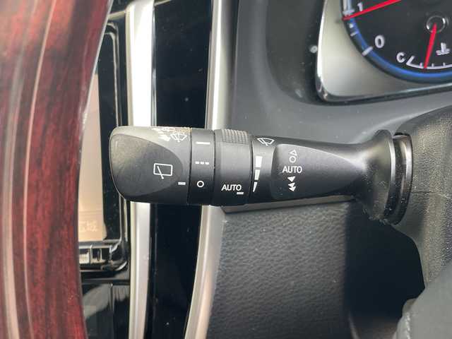 トヨタ ハリアー プレミアム 愛知県 2015(平27)年 5.8万km ホワイトパールクリスタルシャイン 純正9型ナビ/クルーズコントロール/バックカメラ/電動リアゲート/パワーシート/アルミホイール/LEDヘッドライト/オートマチックハイビーム/ドライブレコーダー/ETC/衝突軽減システム/フルセグ/CD DVD/Bluetooth/ステアリングスイッチ/スマートキー/プッシュスタート