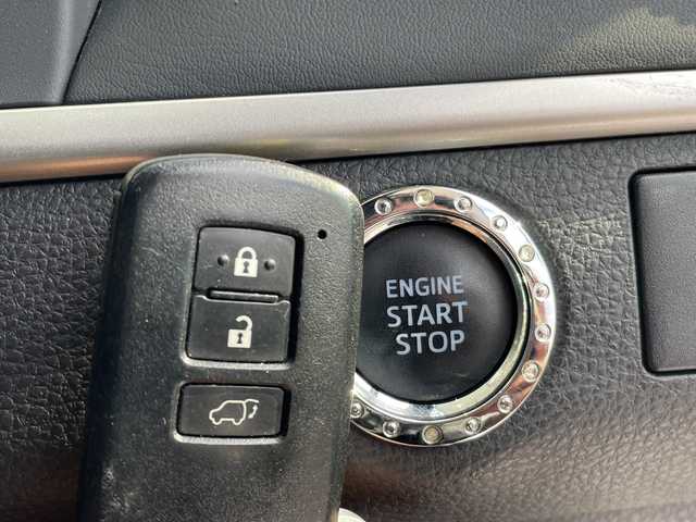 トヨタ ハリアー プレミアム 愛知県 2015(平27)年 5.8万km ホワイトパールクリスタルシャイン 純正9型ナビ/クルーズコントロール/バックカメラ/電動リアゲート/パワーシート/アルミホイール/LEDヘッドライト/オートマチックハイビーム/ドライブレコーダー/ETC/衝突軽減システム/フルセグ/CD DVD/Bluetooth/ステアリングスイッチ/スマートキー/プッシュスタート