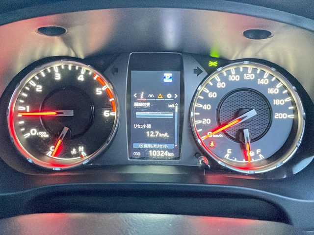 トヨタ ハイラックス Z GRスポーツ 岩手県 2024(令6)年 1.1万km プラチナホワイトパールマイカ ワンオーナー　寒冷地仕様　８型ナビ　全周囲Ｃ　ＧＲスポーツシート　パワーシート　ＥＴＣ２．０　パドルシフト　レーダークルーズ　ＧＲスポーツステアリング　コーナーセンサー　ＧＲ１８ＡＷ　トノカバー