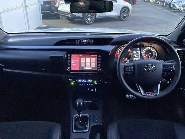 トヨタ ハイラックス Z GRスポーツ 岩手県 2024(令6)年 1.1万km プラチナホワイトパールマイカ ワンオーナー　寒冷地仕様　８型ナビ　全周囲Ｃ　ＧＲスポーツシート　パワーシート　ＥＴＣ２．０　パドルシフト　レーダークルーズ　ＧＲスポーツステアリング　コーナーセンサー　ＧＲ１８ＡＷ　トノカバー
