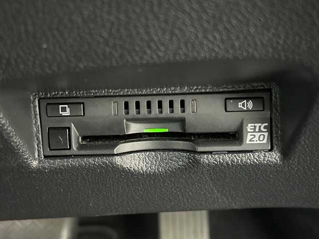 トヨタ プリウス A ツーリングセレクション 三重県 2019(令1)年 4.9万km スティールブロンドM /禁煙車//純正9インチナビ/・フルセグ・Bluetooth・SD・CD・DVD//バックカメラ//トヨタセーフティセンス//レーダークルーズコントロール//プリクラッシュセーフティ//オートマチックハイビーム//レーントレーシングアシスト//運転席パワーシート//前席シートヒーター//ブラインドスポットモニター//ヘッドアップディスプレイ//パーキングアシスト//前後ドライブレコーダー//革巻きステアリング//LEDヘッドライト//オートライト//ビルトインETC2.0//オートワイパー//スマートキー//プッシュスタート//ステアリングスイッチ