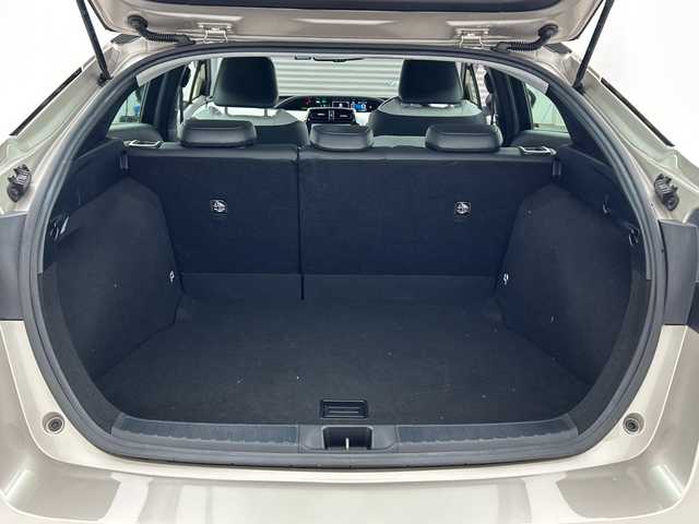 トヨタ プリウス A ツーリングセレクション 三重県 2019(令1)年 4.9万km スティールブロンドM /禁煙車//純正9インチナビ/・フルセグ・Bluetooth・SD・CD・DVD//バックカメラ//トヨタセーフティセンス//レーダークルーズコントロール//プリクラッシュセーフティ//オートマチックハイビーム//レーントレーシングアシスト//運転席パワーシート//前席シートヒーター//ブラインドスポットモニター//ヘッドアップディスプレイ//パーキングアシスト//前後ドライブレコーダー//革巻きステアリング//LEDヘッドライト//オートライト//ビルトインETC2.0//オートワイパー//スマートキー//プッシュスタート//ステアリングスイッチ