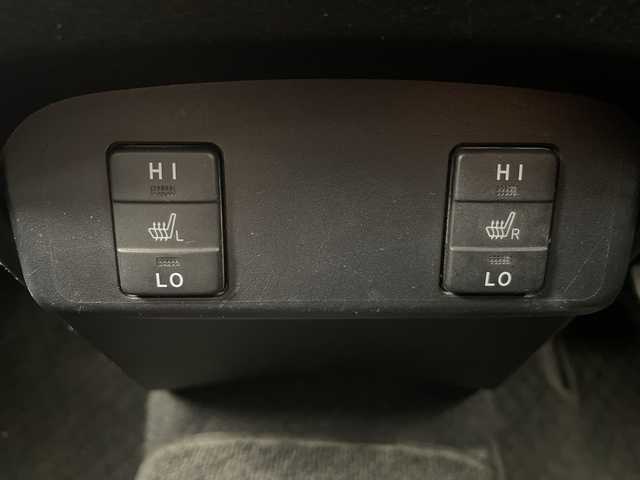 トヨタ シエンタ G クエロ 埼玉県 2018(平30)年 4.2万km ホワイトパールクリスタルシャイン 純正後席モニター/純正ナビ/　(Bluetooth/CD/DVD/FM/AM)/フルセグテレビ/バックカメラ/ビルトインETC/前方ドライブレコーダー/運転席・助手席シートヒーター/両側パワースライドドア/ハーフレザーシート/衝突被害軽減ブレーキ/車線逸脱警報/クリアランスソナー/オートハイビーム/オートLEDライト/純正フロアマット/純正15インチアルミホイール