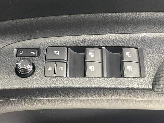 トヨタ シエンタ G クエロ 埼玉県 2018(平30)年 4.2万km ホワイトパールクリスタルシャイン 純正後席モニター/純正ナビ/　(Bluetooth/CD/DVD/FM/AM)/フルセグテレビ/バックカメラ/ビルトインETC/前方ドライブレコーダー/運転席・助手席シートヒーター/両側パワースライドドア/ハーフレザーシート/衝突被害軽減ブレーキ/車線逸脱警報/クリアランスソナー/オートハイビーム/オートLEDライト/純正フロアマット/純正15インチアルミホイール