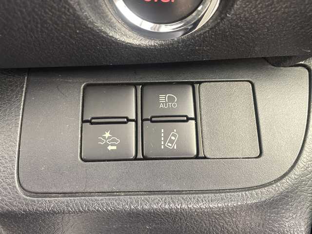 トヨタ シエンタ G クエロ 埼玉県 2018(平30)年 4.2万km ホワイトパールクリスタルシャイン 純正後席モニター/純正ナビ/　(Bluetooth/CD/DVD/FM/AM)/フルセグテレビ/バックカメラ/ビルトインETC/前方ドライブレコーダー/運転席・助手席シートヒーター/両側パワースライドドア/ハーフレザーシート/衝突被害軽減ブレーキ/車線逸脱警報/クリアランスソナー/オートハイビーム/オートLEDライト/純正フロアマット/純正15インチアルミホイール