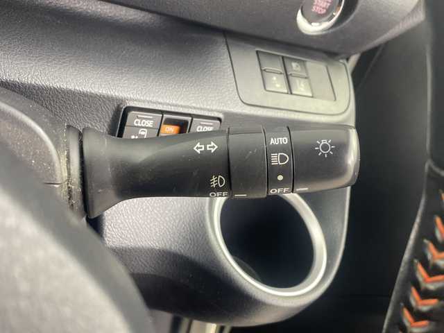 トヨタ シエンタ G クエロ 埼玉県 2018(平30)年 4.2万km ホワイトパールクリスタルシャイン 純正後席モニター/純正ナビ/　(Bluetooth/CD/DVD/FM/AM)/フルセグテレビ/バックカメラ/ビルトインETC/前方ドライブレコーダー/運転席・助手席シートヒーター/両側パワースライドドア/ハーフレザーシート/衝突被害軽減ブレーキ/車線逸脱警報/クリアランスソナー/オートハイビーム/オートLEDライト/純正フロアマット/純正15インチアルミホイール