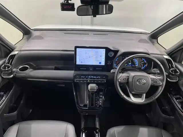 トヨタ ノア ハイブリッド S－Z 愛知県 2022(令4)年 5.6万km ホワイトパールクリスタルシャイン 純正１０．５インチディスプレイ/両側パワースライドドア/レーダークルーズコントロール/プリクラッシュセーフティ/レーンディパーチャーアラート/クリアランスソナー/ハーフレザーシート/シートヒーター/バックカメラ/前後ドライブレコーダー/ビルトインＥＴＣ2.0/AC100V 1500Wコンセント/HDMI入力端子/アクセサリーソケット/ISOFIX/純正17インチアルミホイール