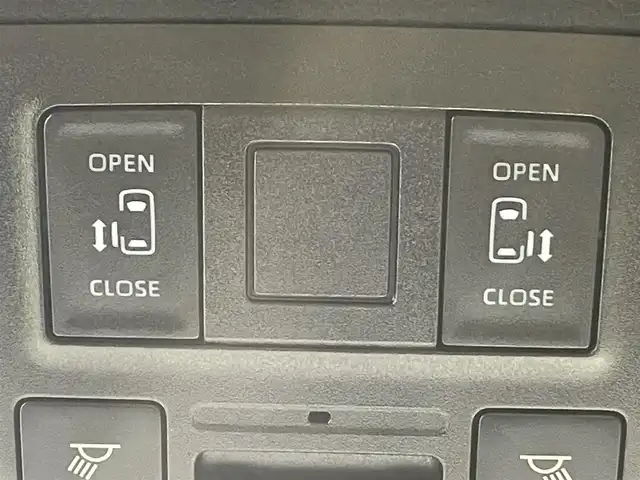 トヨタ ノア ハイブリッド S－Z 愛知県 2022(令4)年 5.6万km ホワイトパールクリスタルシャイン 純正１０．５インチディスプレイ/両側パワースライドドア/レーダークルーズコントロール/プリクラッシュセーフティ/レーンディパーチャーアラート/クリアランスソナー/ハーフレザーシート/シートヒーター/バックカメラ/前後ドライブレコーダー/ビルトインＥＴＣ2.0/AC100V 1500Wコンセント/HDMI入力端子/アクセサリーソケット/ISOFIX/純正17インチアルミホイール