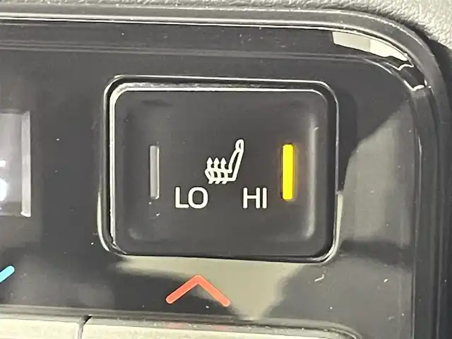 トヨタ ノア ハイブリッド S－Z 愛知県 2022(令4)年 5.6万km ホワイトパールクリスタルシャイン 純正１０．５インチディスプレイ/両側パワースライドドア/レーダークルーズコントロール/プリクラッシュセーフティ/レーンディパーチャーアラート/クリアランスソナー/ハーフレザーシート/シートヒーター/バックカメラ/前後ドライブレコーダー/ビルトインＥＴＣ2.0/AC100V 1500Wコンセント/HDMI入力端子/アクセサリーソケット/ISOFIX/純正17インチアルミホイール