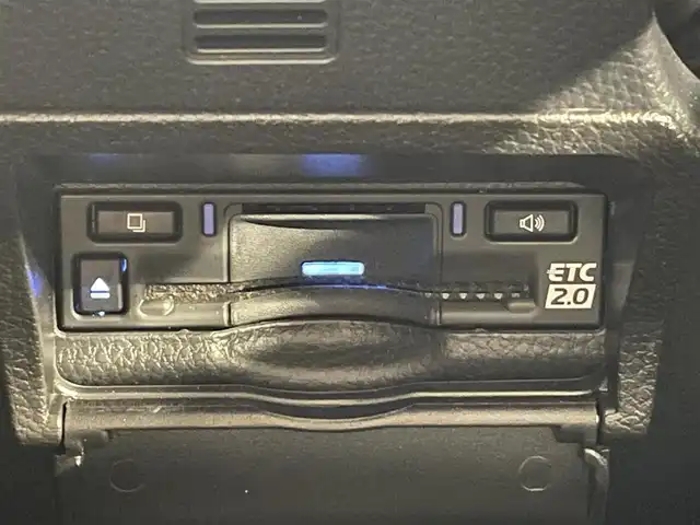 トヨタ ノア ハイブリッド S－Z 愛知県 2022(令4)年 5.6万km ホワイトパールクリスタルシャイン 純正１０．５インチディスプレイ/両側パワースライドドア/レーダークルーズコントロール/プリクラッシュセーフティ/レーンディパーチャーアラート/クリアランスソナー/ハーフレザーシート/シートヒーター/バックカメラ/前後ドライブレコーダー/ビルトインＥＴＣ2.0/AC100V 1500Wコンセント/HDMI入力端子/アクセサリーソケット/ISOFIX/純正17インチアルミホイール