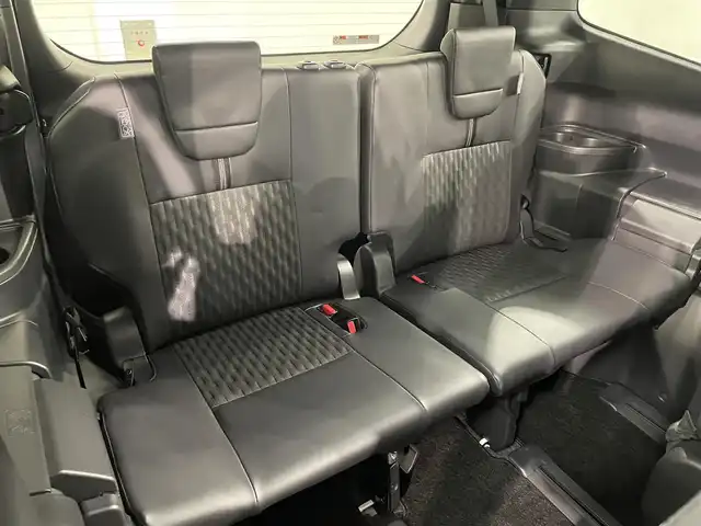 トヨタ ノア ハイブリッド S－Z 愛知県 2022(令4)年 5.6万km ホワイトパールクリスタルシャイン 純正１０．５インチディスプレイ/両側パワースライドドア/レーダークルーズコントロール/プリクラッシュセーフティ/レーンディパーチャーアラート/クリアランスソナー/ハーフレザーシート/シートヒーター/バックカメラ/前後ドライブレコーダー/ビルトインＥＴＣ2.0/AC100V 1500Wコンセント/HDMI入力端子/アクセサリーソケット/ISOFIX/純正17インチアルミホイール