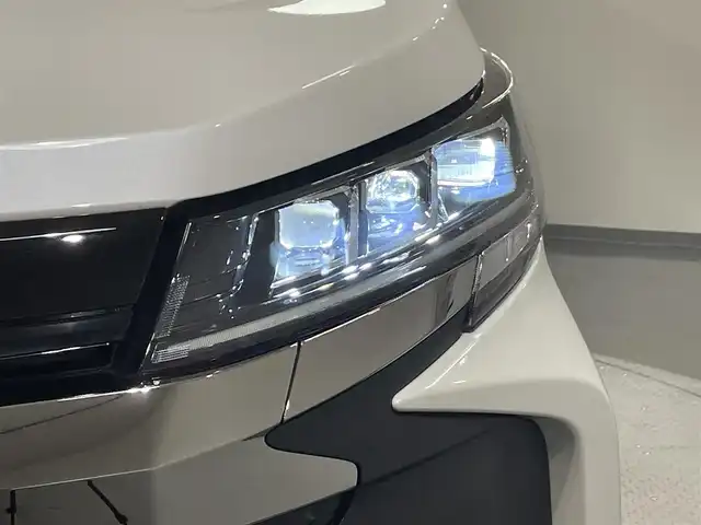 トヨタ ノア ハイブリッド S－Z 愛知県 2022(令4)年 5.6万km ホワイトパールクリスタルシャイン 純正１０．５インチディスプレイ/両側パワースライドドア/レーダークルーズコントロール/プリクラッシュセーフティ/レーンディパーチャーアラート/クリアランスソナー/ハーフレザーシート/シートヒーター/バックカメラ/前後ドライブレコーダー/ビルトインＥＴＣ2.0/AC100V 1500Wコンセント/HDMI入力端子/アクセサリーソケット/ISOFIX/純正17インチアルミホイール