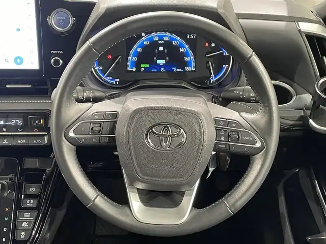 トヨタ ノア ハイブリッド S－Z 愛知県 2022(令4)年 5.6万km ホワイトパールクリスタルシャイン 純正１０．５インチディスプレイ/両側パワースライドドア/レーダークルーズコントロール/プリクラッシュセーフティ/レーンディパーチャーアラート/クリアランスソナー/ハーフレザーシート/シートヒーター/バックカメラ/前後ドライブレコーダー/ビルトインＥＴＣ2.0/AC100V 1500Wコンセント/HDMI入力端子/アクセサリーソケット/ISOFIX/純正17インチアルミホイール