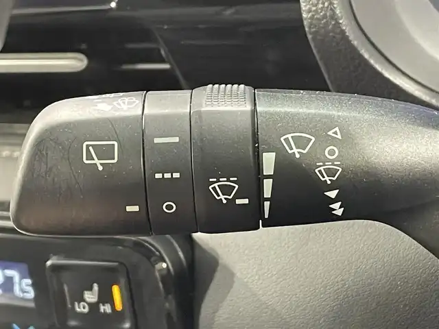 トヨタ ノア ハイブリッド S－Z 愛知県 2022(令4)年 5.6万km ホワイトパールクリスタルシャイン 純正１０．５インチディスプレイ/両側パワースライドドア/レーダークルーズコントロール/プリクラッシュセーフティ/レーンディパーチャーアラート/クリアランスソナー/ハーフレザーシート/シートヒーター/バックカメラ/前後ドライブレコーダー/ビルトインＥＴＣ2.0/AC100V 1500Wコンセント/HDMI入力端子/アクセサリーソケット/ISOFIX/純正17インチアルミホイール