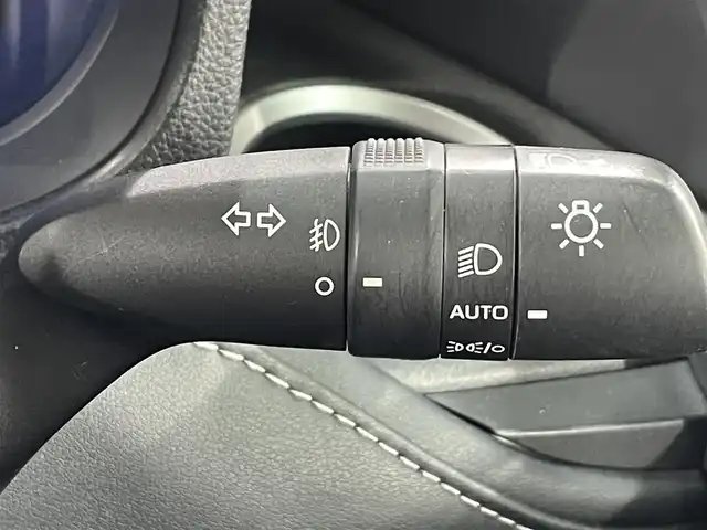 トヨタ ノア ハイブリッド S－Z 愛知県 2022(令4)年 5.6万km ホワイトパールクリスタルシャイン 純正１０．５インチディスプレイ/両側パワースライドドア/レーダークルーズコントロール/プリクラッシュセーフティ/レーンディパーチャーアラート/クリアランスソナー/ハーフレザーシート/シートヒーター/バックカメラ/前後ドライブレコーダー/ビルトインＥＴＣ2.0/AC100V 1500Wコンセント/HDMI入力端子/アクセサリーソケット/ISOFIX/純正17インチアルミホイール