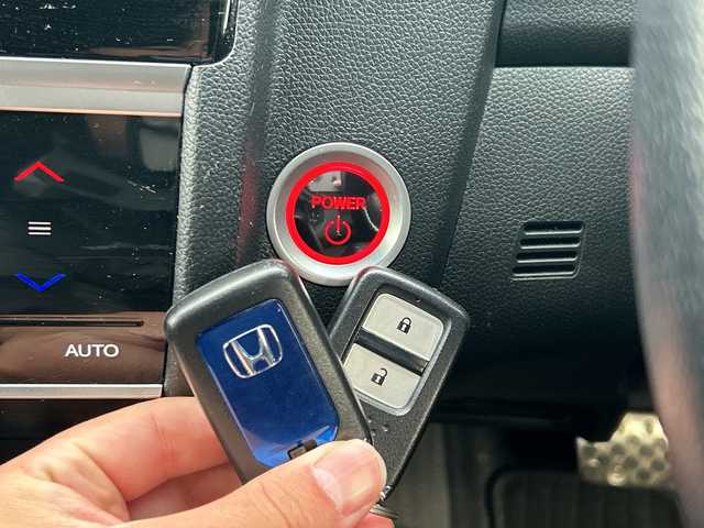 ホンダ フィット ハイブリット S ホンダセンシング 大阪府 2018(平30)年 4.8万km サンセットオレンジⅡ 純正ナビ/フルセグ/バックカメラ/ホンダセンシング/ドライブレコーダー/ビルトインETC/ステアリングスイッチ/パドルシフト/オートライト/スマートキー×2