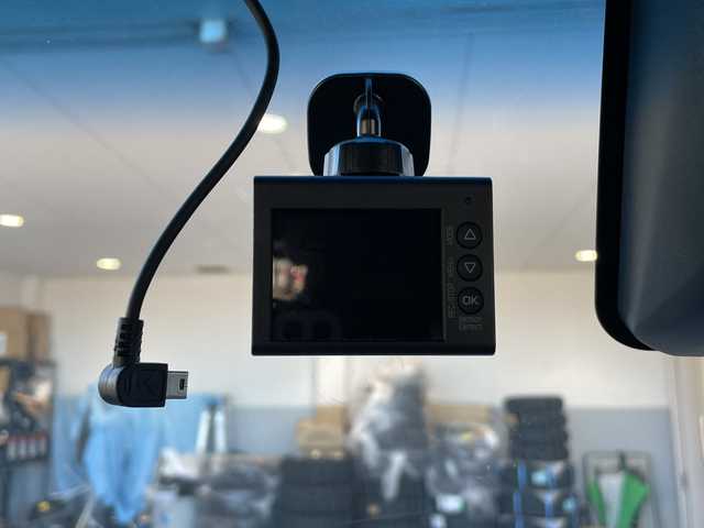 ダイハツ ウェイク 富山県 2017(平29)年 6.6万km ミストブルーマイカメタリック 社外ＳＤナビゲーション　/型番：CN-RE03WD/【CD/DVD/SD/BT/フルセグＴＶ】　/バックカメラ/両側パワースライドドア/ＥＴＣ/社外ドライブレコーダー　/ＬＥＤヘッドライト/ステアリングリモコン/リアサンシェイド/スマートキー　/純正フロアゴムマット