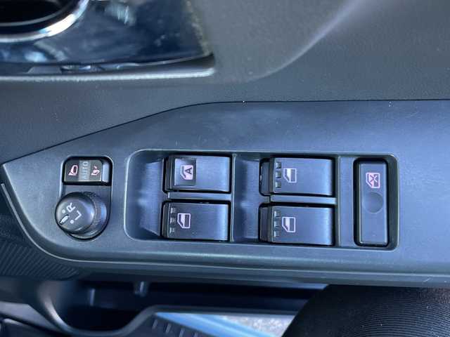 ダイハツ ウェイク 富山県 2017(平29)年 6.6万km ミストブルーマイカメタリック 社外ＳＤナビゲーション　/型番：CN-RE03WD/【CD/DVD/SD/BT/フルセグＴＶ】　/バックカメラ/両側パワースライドドア/ＥＴＣ/社外ドライブレコーダー　/ＬＥＤヘッドライト/ステアリングリモコン/リアサンシェイド/スマートキー　/純正フロアゴムマット