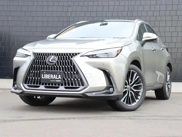 レクサス ＮＸ 350h バージョンL 宮城県 2023(令5)年 3.4万km ソニックチタニウム パノラマスライディングルーフ/ヘッドアップディスプレイ/純正ディーラーナビ/アラウンドビューモニター/フルセグTV/ブラインドスポットモニター/デジタルインナーミラー/パドルシフト/クライアンスソナー/レザーシート/全席シートヒーター/前席パワーシート/純正アルミタイヤ20インチ/パーキングアシスト/追従型クルーズコントロール/電動リアゲート/コーナーセンサー/レーンアシスト/横滑り防止装置/衝突被害軽減システム/オートマチックハイビーム/プッシュスタート