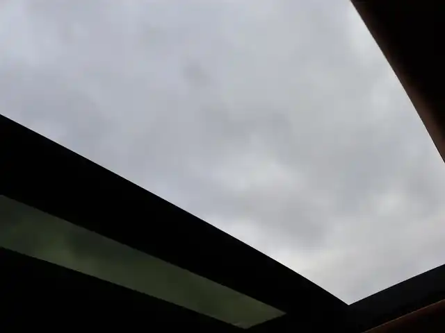 レクサス ＮＸ 350h バージョンL 宮城県 2023(令5)年 3.4万km ソニックチタニウム パノラマスライディングルーフ/ヘッドアップディスプレイ/純正ディーラーナビ/アラウンドビューモニター/フルセグTV/ブラインドスポットモニター/デジタルインナーミラー/パドルシフト/クライアンスソナー/レザーシート/全席シートヒーター/前席パワーシート/純正アルミタイヤ20インチ/パーキングアシスト/追従型クルーズコントロール/電動リアゲート/コーナーセンサー/レーンアシスト/横滑り防止装置/衝突被害軽減システム/オートマチックハイビーム/プッシュスタート