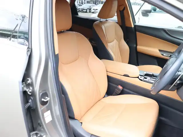 レクサス ＮＸ 350h バージョンL 宮城県 2023(令5)年 3.4万km ソニックチタニウム パノラマスライディングルーフ/ヘッドアップディスプレイ/純正ディーラーナビ/アラウンドビューモニター/フルセグTV/ブラインドスポットモニター/デジタルインナーミラー/パドルシフト/クライアンスソナー/レザーシート/全席シートヒーター/前席パワーシート/純正アルミタイヤ20インチ/パーキングアシスト/追従型クルーズコントロール/電動リアゲート/コーナーセンサー/レーンアシスト/横滑り防止装置/衝突被害軽減システム/オートマチックハイビーム/プッシュスタート