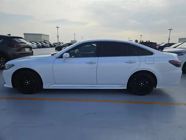 トヨタ クラウン ハイブリッド RS リミテッドⅡ 福岡県 2022(令4)年 8.3万km プレシャスホワイトパール セーフティパッケージプラス/純正12.3型ナビ/フルセグTV/パノラミックビューモニター/ビルトインETC2.0/ドライブレコーダー/レーダークルーズコントロール/セーフティセンス/・衝突被害軽減ブレーキ/・車線逸脱防止支援システム/・アダプティブハイビーム/・ドライバー異常時対応システム/カラーヘッドアップディスプレイ/ブラインドスポットモニター/リアクロストラフィックオートブレーキ/3眼LEDヘッドランプ/革巻きステアリング/ブラック革シート/前席パワーシート/前席シートヒーター/ベンチレーション/純正18インチアルミホイール/スマートキー/プッシュエンジンスタート