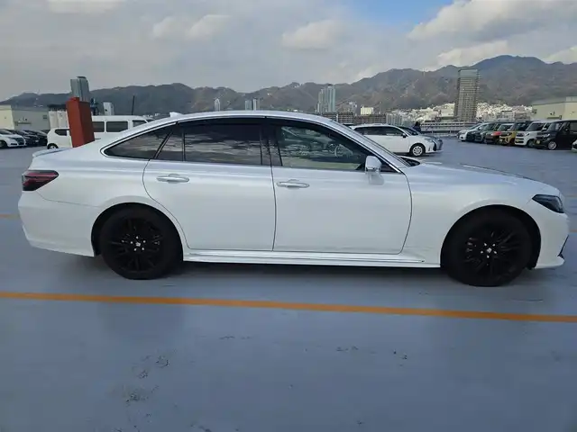 トヨタ クラウン ハイブリッド RS リミテッドⅡ 福岡県 2022(令4)年 8.3万km プレシャスホワイトパール セーフティパッケージプラス/純正12.3型ナビ/フルセグTV/パノラミックビューモニター/ビルトインETC2.0/ドライブレコーダー/レーダークルーズコントロール/セーフティセンス/・衝突被害軽減ブレーキ/・車線逸脱防止支援システム/・アダプティブハイビーム/・ドライバー異常時対応システム/カラーヘッドアップディスプレイ/ブラインドスポットモニター/リアクロストラフィックオートブレーキ/3眼LEDヘッドランプ/革巻きステアリング/ブラック革シート/前席パワーシート/前席シートヒーター/ベンチレーション/純正18インチアルミホイール/スマートキー/プッシュエンジンスタート