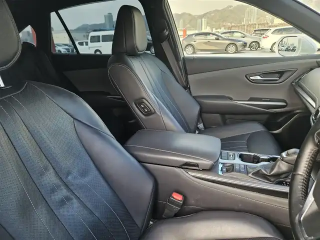 トヨタ クラウン ハイブリッド RS リミテッドⅡ 福岡県 2022(令4)年 8.3万km プレシャスホワイトパール セーフティパッケージプラス/純正12.3型ナビ/フルセグTV/パノラミックビューモニター/ビルトインETC2.0/ドライブレコーダー/レーダークルーズコントロール/セーフティセンス/・衝突被害軽減ブレーキ/・車線逸脱防止支援システム/・アダプティブハイビーム/・ドライバー異常時対応システム/カラーヘッドアップディスプレイ/ブラインドスポットモニター/リアクロストラフィックオートブレーキ/3眼LEDヘッドランプ/革巻きステアリング/ブラック革シート/前席パワーシート/前席シートヒーター/ベンチレーション/純正18インチアルミホイール/スマートキー/プッシュエンジンスタート