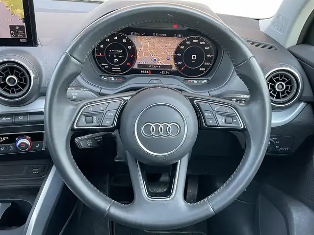 アウディ Ｑ２ 30TFSIスポーツ 鹿児島県 2020(令2)年 2.4万km クワンタムグレー 特別カラー/限定車/バーチャルコックピット/アシスタンスパッケージ/純正MMIナビ/８スピーカー/オフロードスタイル18インチ純正AW/電動リアゲート/ACC/LKA/AppleCarplay/LEDヘッドライト/オートハイビーム/保証書/スペアキー/取扱説明書/フルセグＴＶ