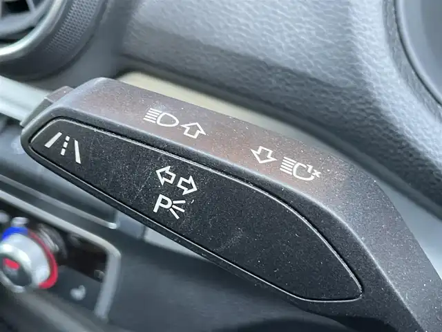 アウディ Ｑ２ 30TFSIスポーツ 鹿児島県 2020(令2)年 2.4万km クワンタムグレー 特別カラー/限定車/バーチャルコックピット/アシスタンスパッケージ/純正MMIナビ/８スピーカー/オフロードスタイル18インチ純正AW/電動リアゲート/ACC/LKA/AppleCarplay/LEDヘッドライト/オートハイビーム/保証書/スペアキー/取扱説明書/フルセグＴＶ
