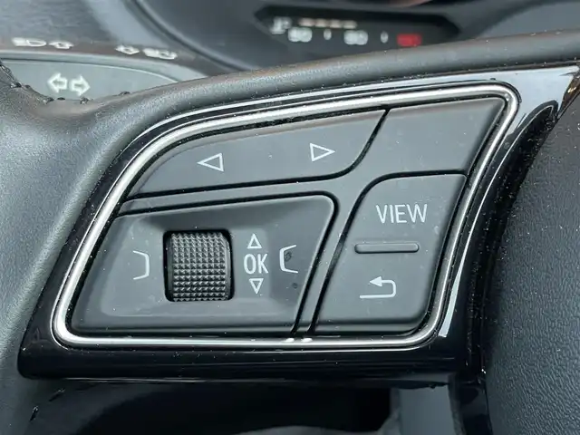 アウディ Ｑ２ 30TFSIスポーツ 鹿児島県 2020(令2)年 2.4万km クワンタムグレー 特別カラー/限定車/バーチャルコックピット/アシスタンスパッケージ/純正MMIナビ/８スピーカー/オフロードスタイル18インチ純正AW/電動リアゲート/ACC/LKA/AppleCarplay/LEDヘッドライト/オートハイビーム/保証書/スペアキー/取扱説明書/フルセグＴＶ