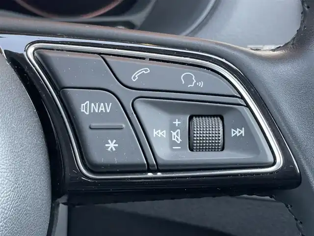 アウディ Ｑ２ 30TFSIスポーツ 鹿児島県 2020(令2)年 2.4万km クワンタムグレー 特別カラー/限定車/バーチャルコックピット/アシスタンスパッケージ/純正MMIナビ/８スピーカー/オフロードスタイル18インチ純正AW/電動リアゲート/ACC/LKA/AppleCarplay/LEDヘッドライト/オートハイビーム/保証書/スペアキー/取扱説明書/フルセグＴＶ