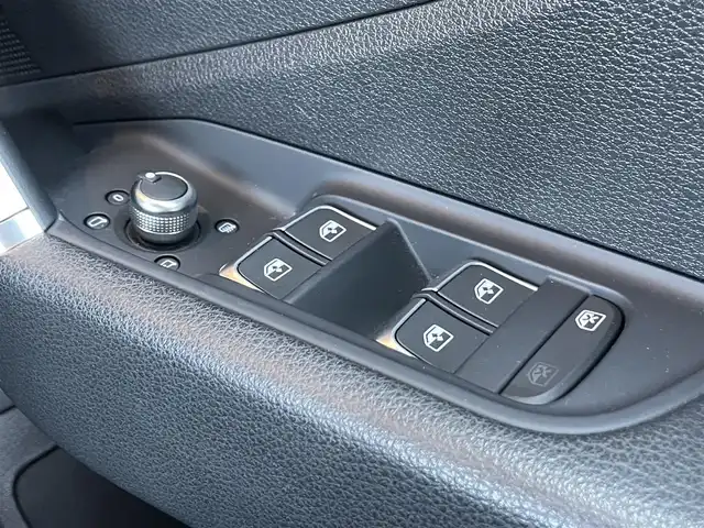 アウディ Ｑ２ 30TFSIスポーツ 鹿児島県 2020(令2)年 2.4万km クワンタムグレー 特別カラー/限定車/バーチャルコックピット/アシスタンスパッケージ/純正MMIナビ/８スピーカー/オフロードスタイル18インチ純正AW/電動リアゲート/ACC/LKA/AppleCarplay/LEDヘッドライト/オートハイビーム/保証書/スペアキー/取扱説明書/フルセグＴＶ