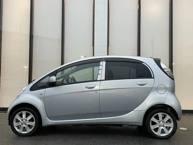 三菱 ｉ ＭｉＥＶ G 大阪府 2012(平24)年 4.8万km クールシルバーメタリック