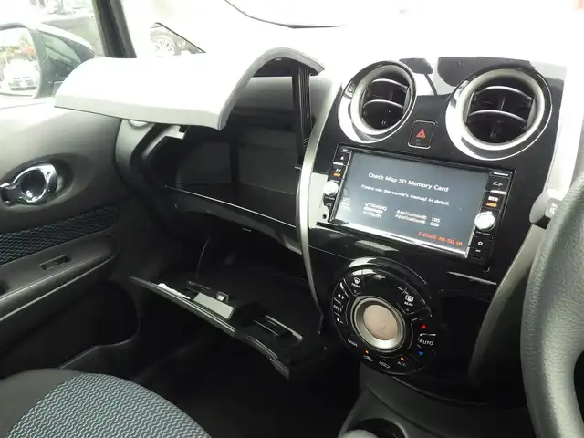 日産 ノート XVセレ +セーフⅡ 千葉県 2016(平28)年 6.1万km スーパーブラック エマージェンシーブレーキ/アイドリングストップ/純正SDナビ/地デジTV/【DVD/CD再生機能】/アラウンドビューモニター/ステアリングスイッチ/ドライブレコーダー/ETC/LEDヘッドライト/インテリジェントキー