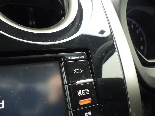 日産 ノート XVセレ +セーフⅡ 千葉県 2016(平28)年 6.1万km スーパーブラック エマージェンシーブレーキ/アイドリングストップ/純正SDナビ/地デジTV/【DVD/CD再生機能】/アラウンドビューモニター/ステアリングスイッチ/ドライブレコーダー/ETC/LEDヘッドライト/インテリジェントキー