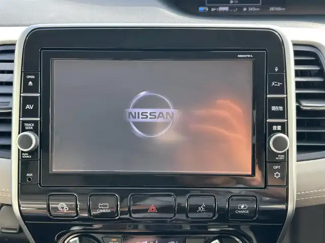 日産 セレナ e－パワー ハイウェイスター V 和歌山県 2018(平30)年 2.9万km ブリリアントホワイトパール 純正ナビ/（BT/CD/DVD/AM/FM）/全方位カメラ/プロパイロット/衝突被害軽減ブレーキ/レーンキープアシスト/前後コーナーセンサー/横滑り防止/フリップダウンモニター/両側パワースライド/ハンズフリーオートスライド（助手席側）/前後ドライブレコーダー/ビルトインETC/前席シートヒーター/ステアリングヒーター/ステアリングリモコン/LEDヘッドライト/フォグランプ/プッシュスタート